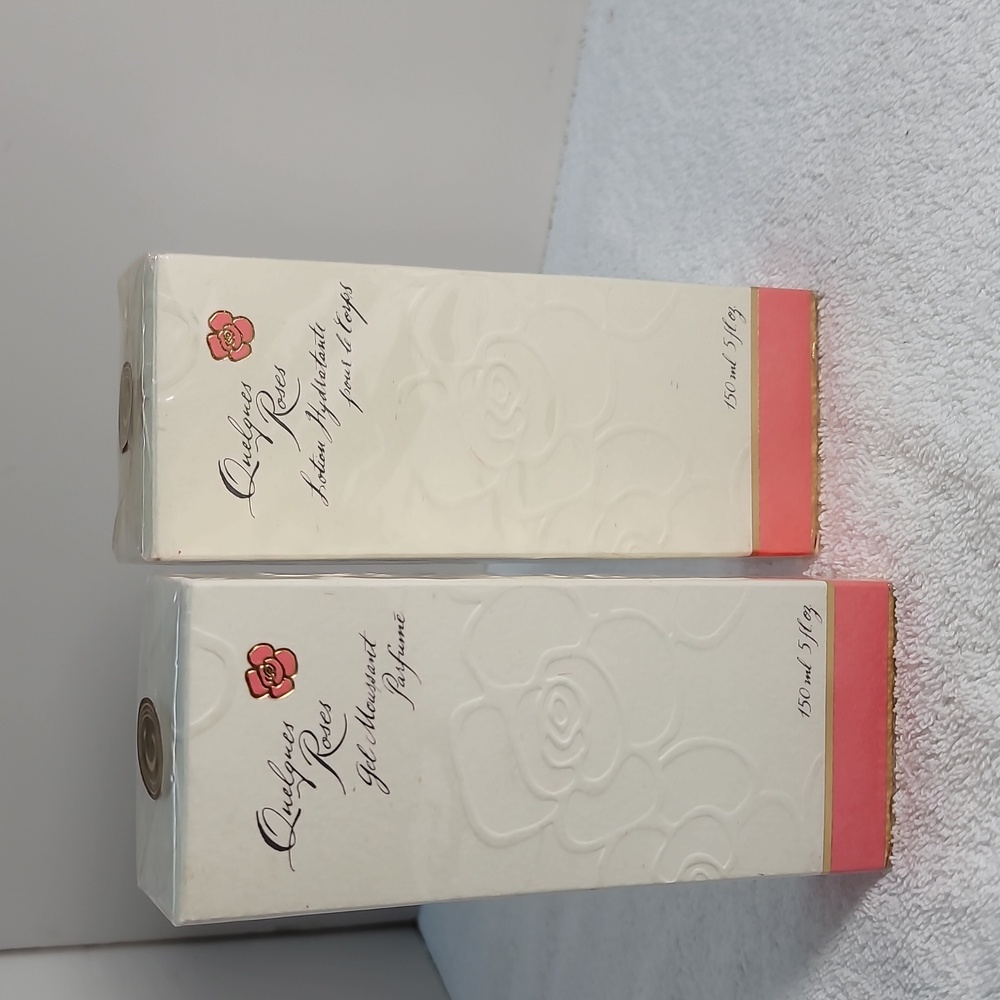 Quelques Roses Gel and lotion set NIB
